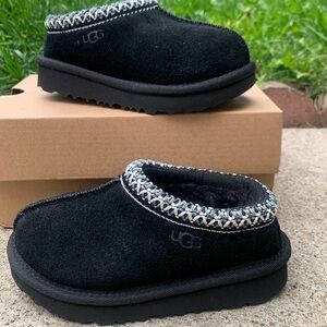 Kids Tasman Slippers Size 8 Black Girls and Boys